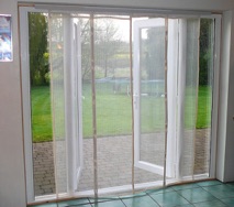 Magnetic flyscreen on patio door