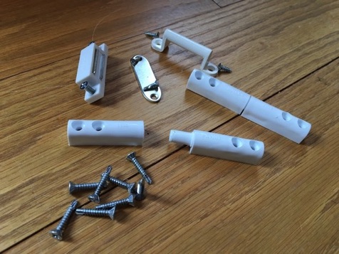 Hinges, magnet and handle detail