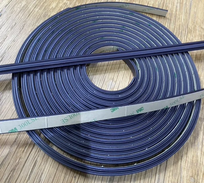 4 metre reel of magnetic tape: flat self-adhesive strip and grooved magnet